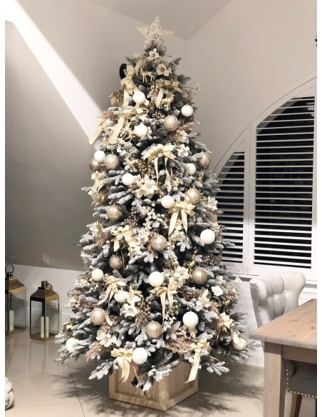 Snieguotas Dialuna pušis