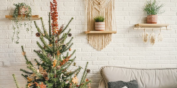 Boho Kalėdų eglutė – kaip ją papuošti?