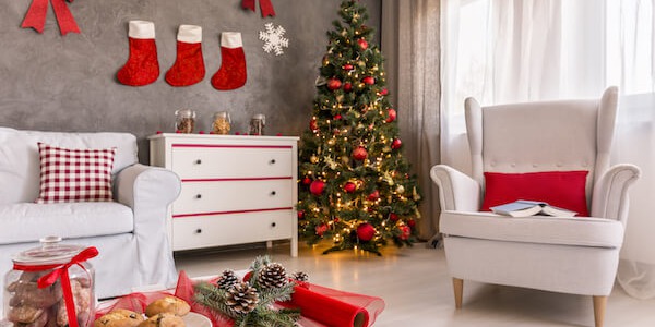 Amerikietiško stiliaus Kalėdų eglutė – kaip ją papuošti? Praktiniai patarimai